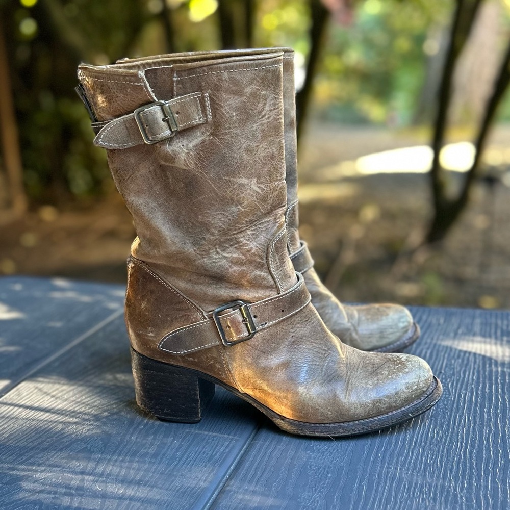 Freebird by Steven Boulder BLDR Moto boot. Distressed Cognac. Zip back. Size 9.